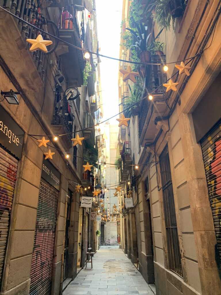Trgovinama grada ulicama turisti i slike barcelona goli na Kako doživjeti